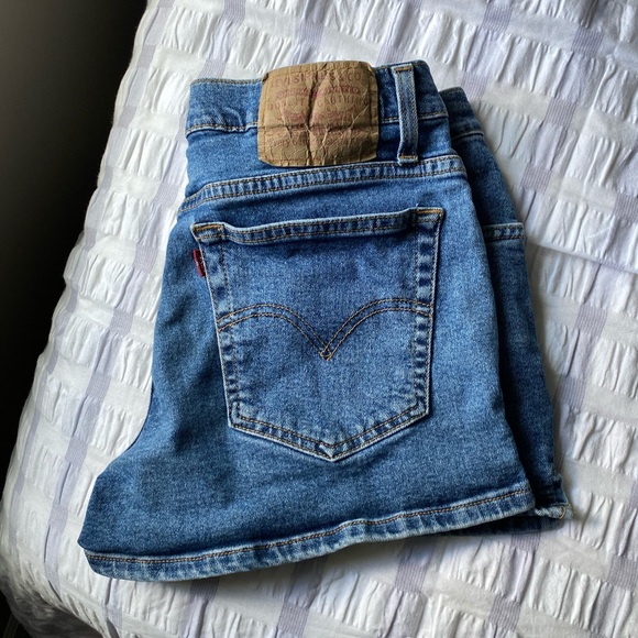 SOLD ❤️ Vintage Levi’s Jean Shorts - Picture 1 of 4